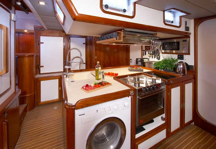Luxury Crewed Sailing Yacht NOHeea photo 6