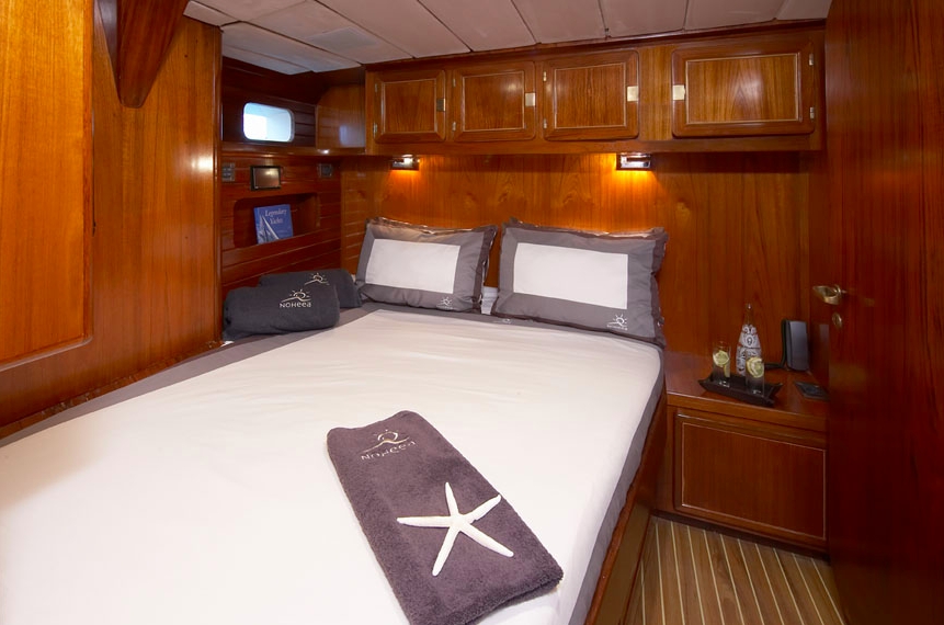 Luxury Crewed Sailing Yacht NOHeea photo 8