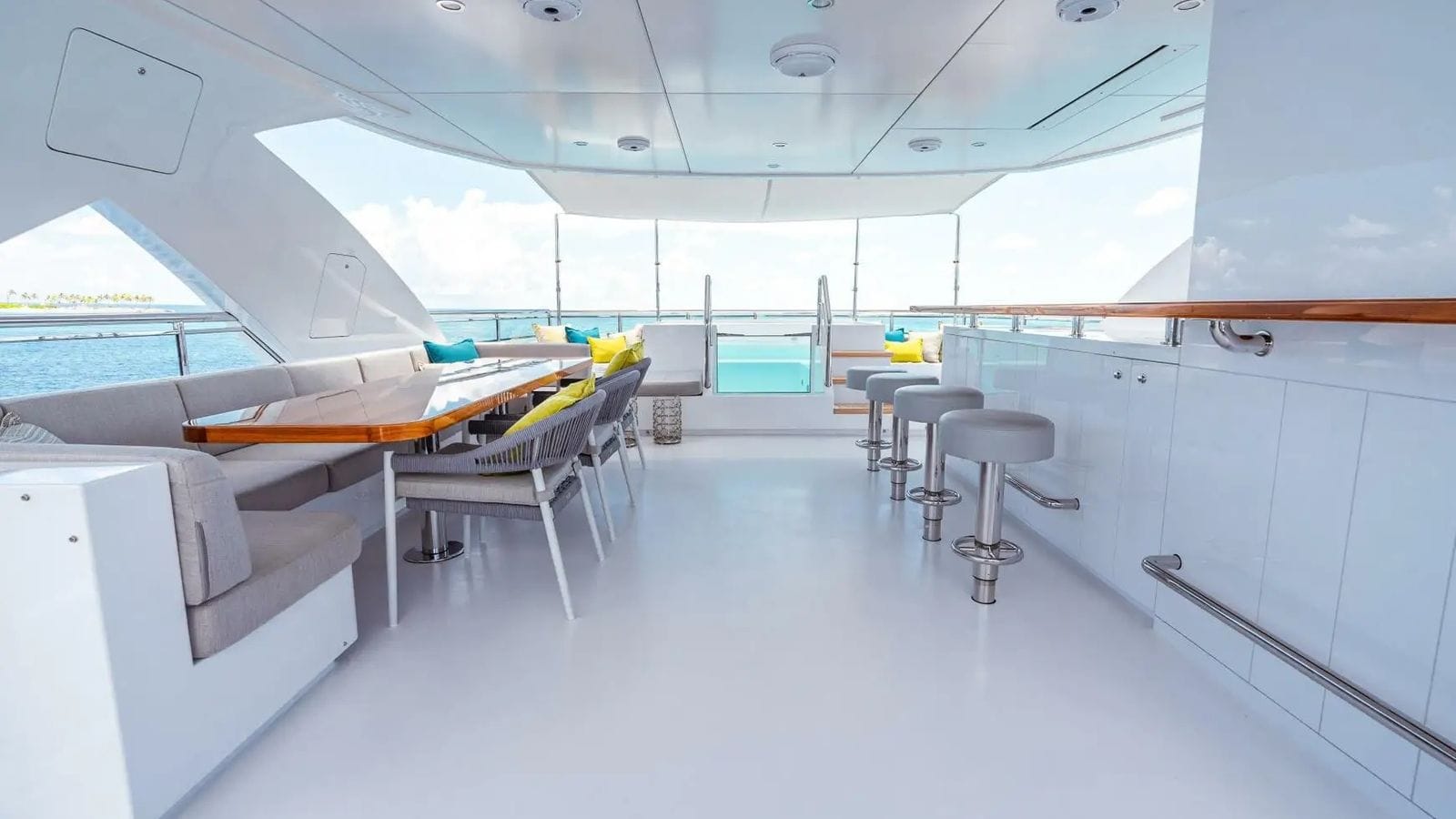 Luxury Crewed Motor Yacht CYNDERELLA photo 3