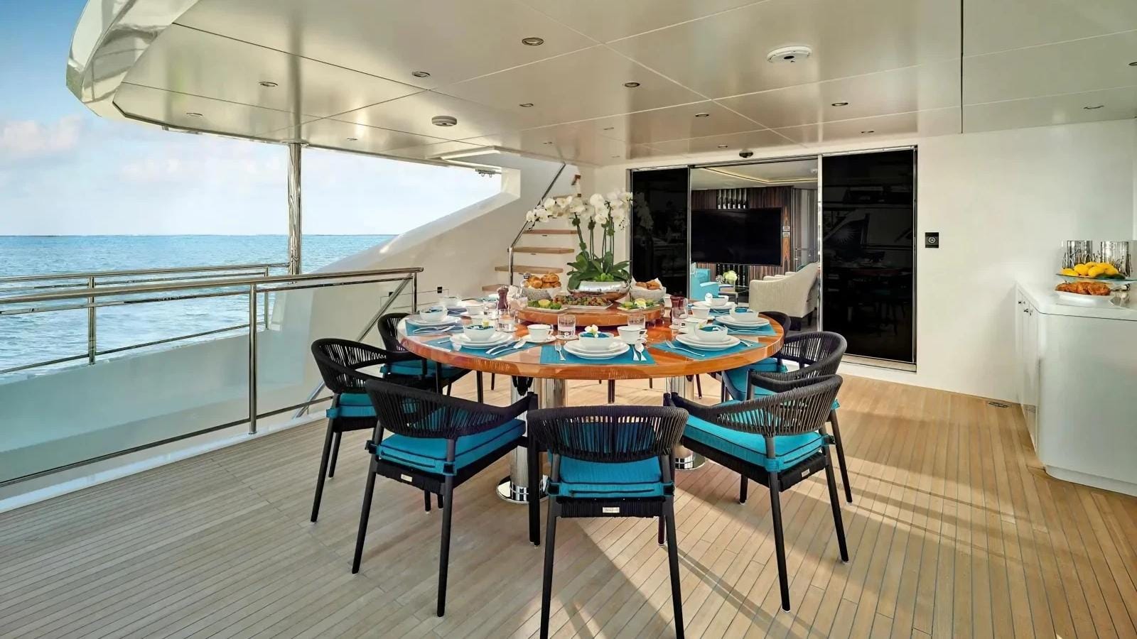 Luxury Crewed Motor Yacht CYNDERELLA photo 6