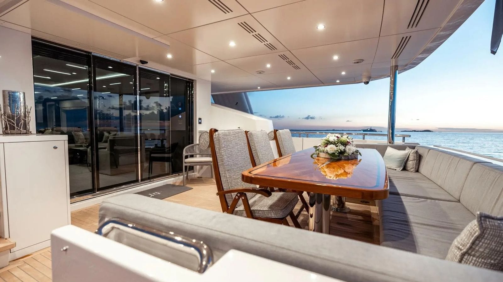 Luxury Crewed Motor Yacht CYNDERELLA photo 7