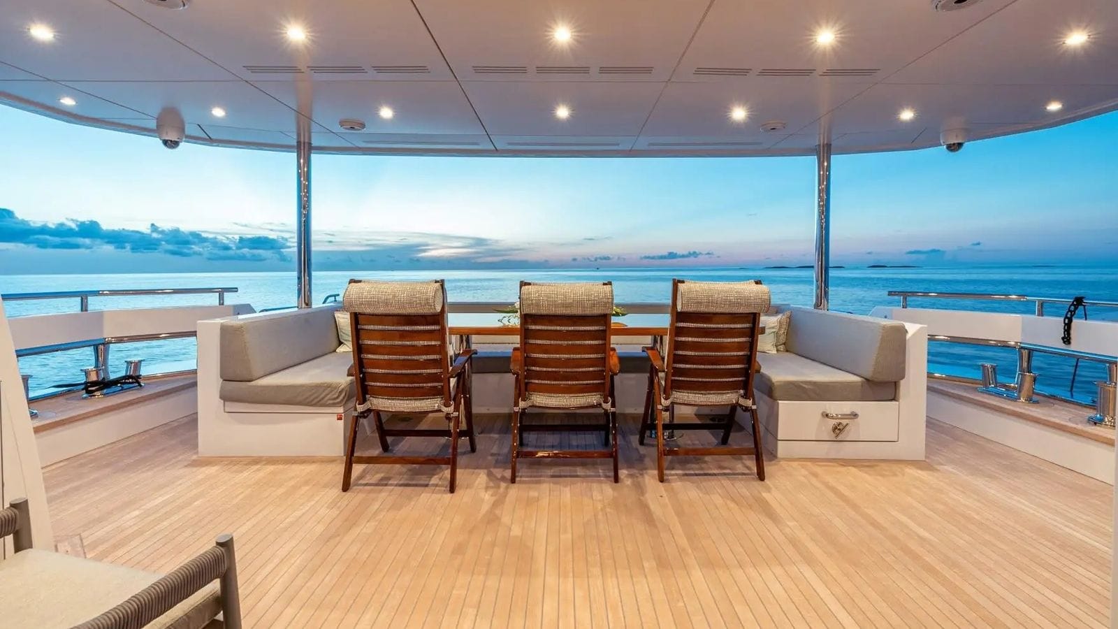 Luxury Crewed Motor Yacht CYNDERELLA photo 8