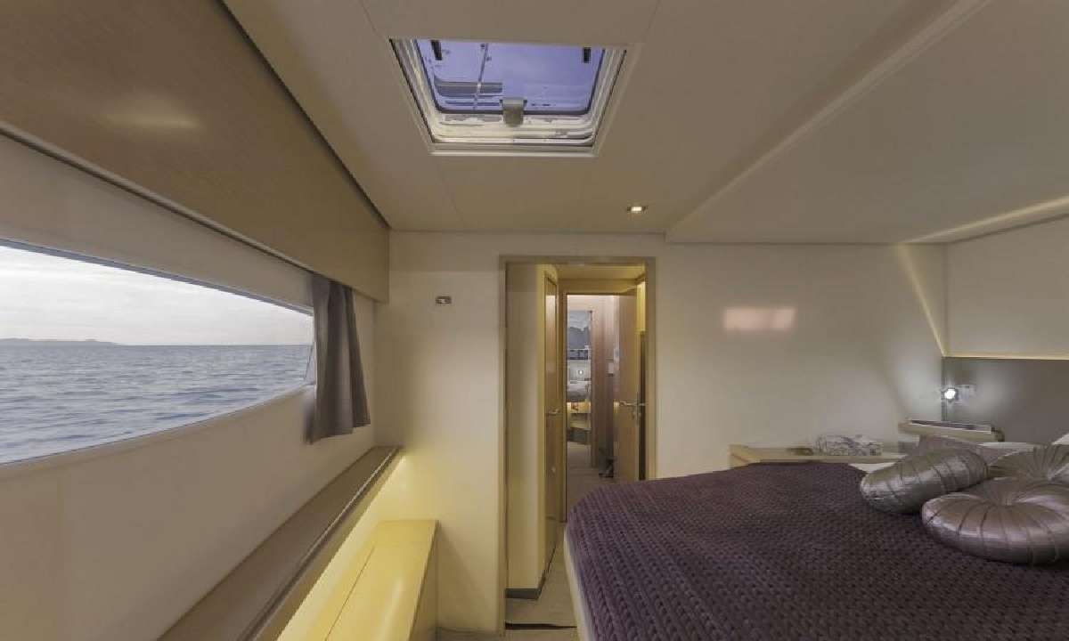 Luxury Crewed Catamaran Déjà Vu photo 8