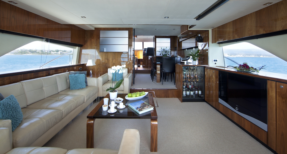 Luxury Crewed Motor Yacht D5 photo 5