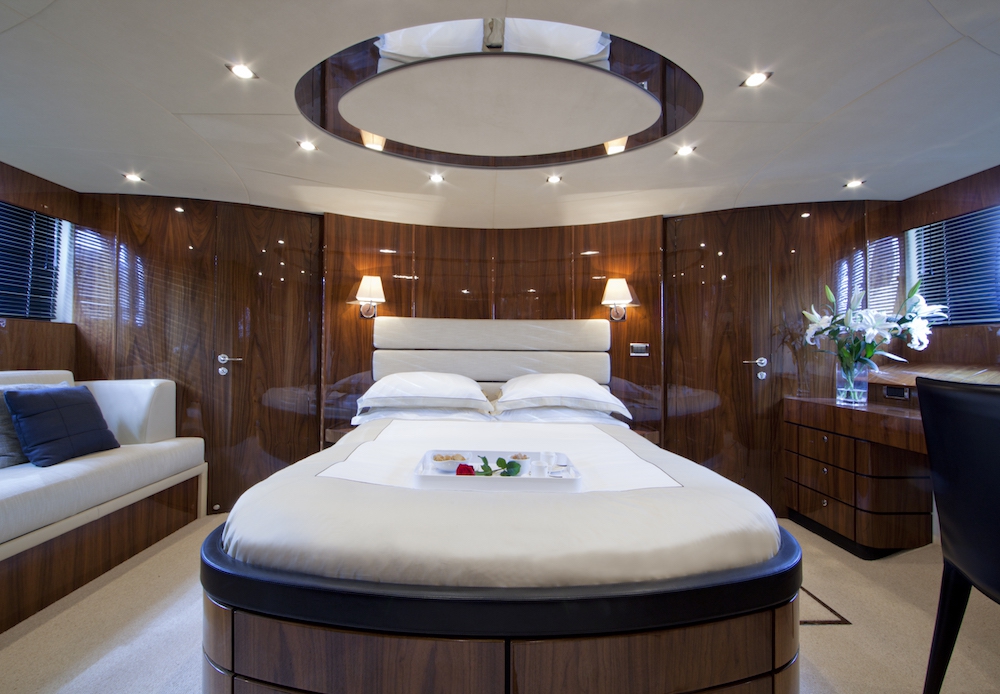 Luxury Crewed Motor Yacht D5 photo 8