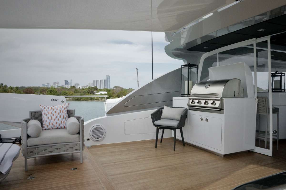 Crewed Motor Yacht DADDY photo 4