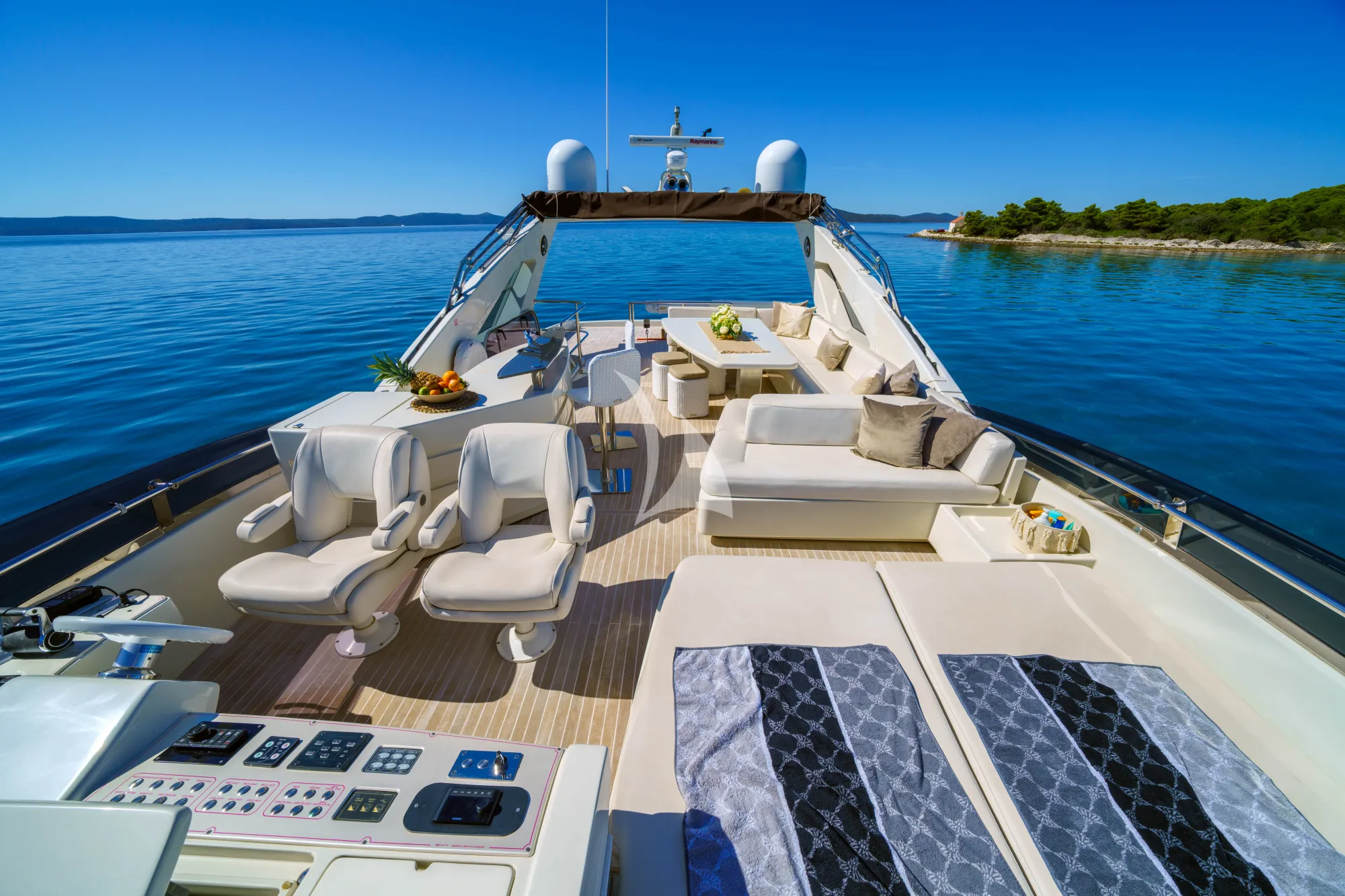 Crewed Motor Yacht DALIA photo 8