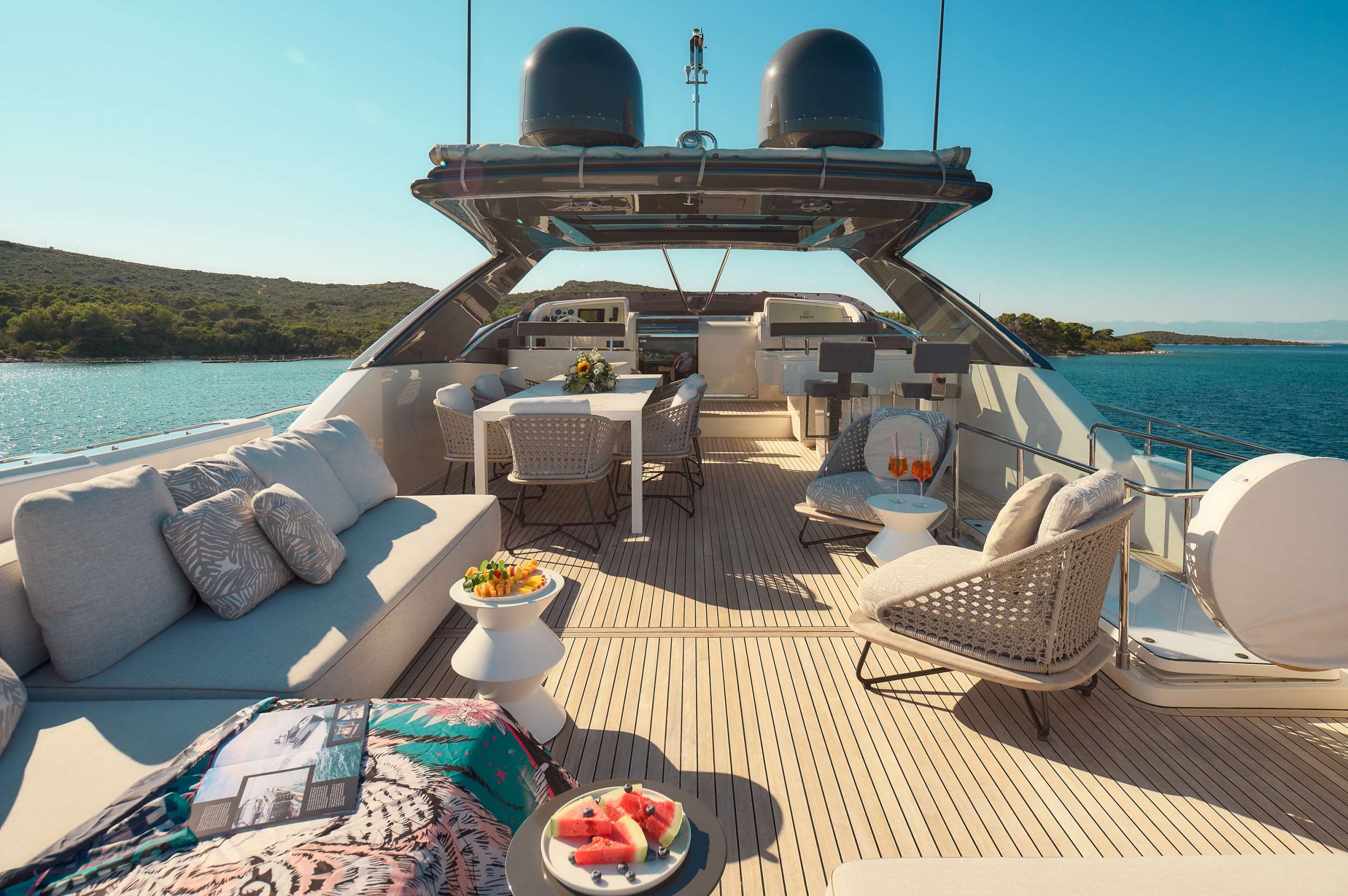Luxury Crewed Motor Yacht DAMARI photo 6