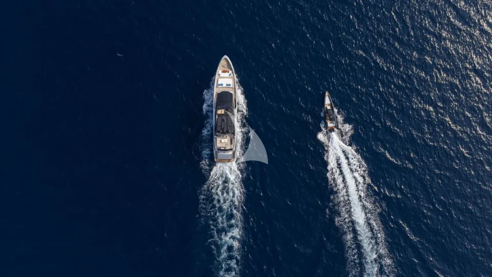 Luxury Crewed Motor Yacht DARK HORSE photo 3