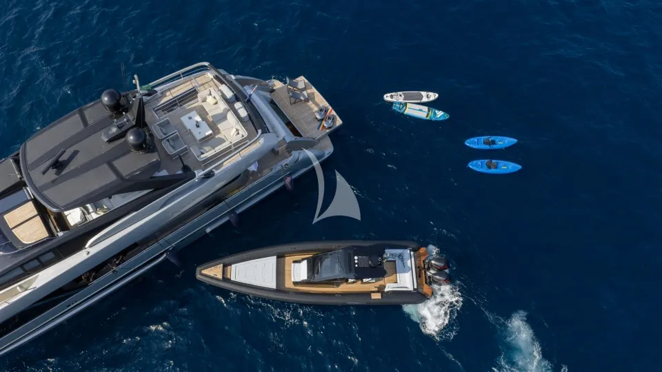 Luxury Crewed Motor Yacht DARK HORSE photo 4