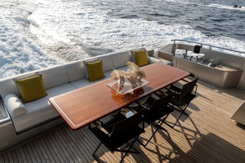 Luxury Crewed Motor Yacht DARK HORSE photo 8
