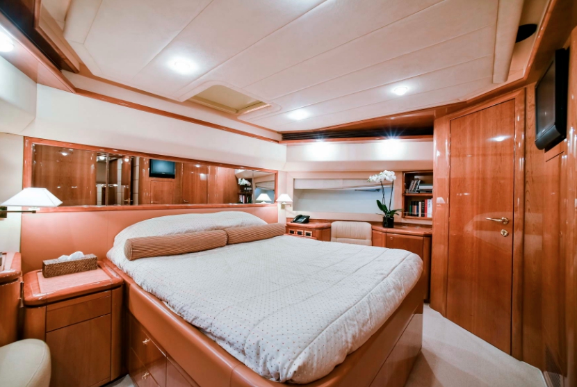 Crewed Motor Yacht DAY OFF photo 8