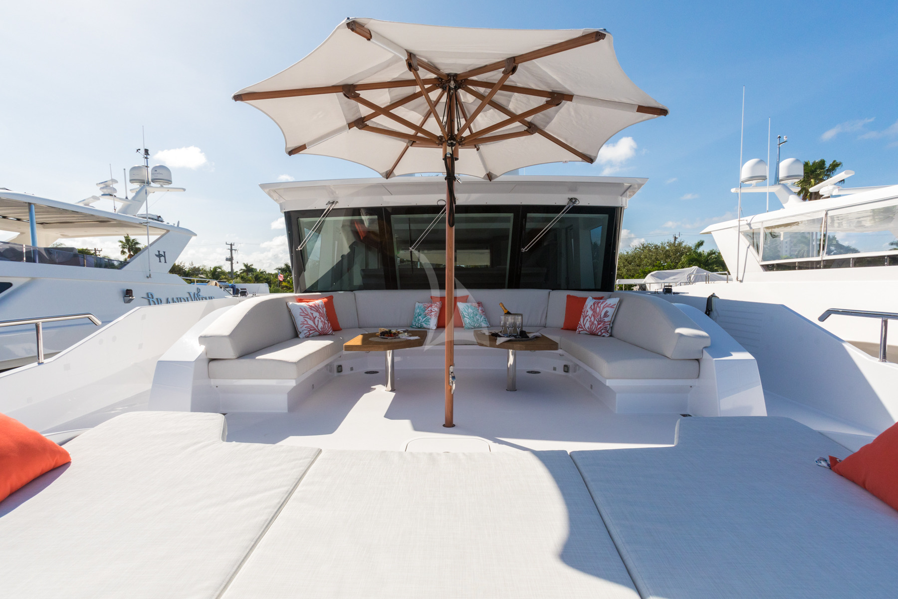 Luxury Crewed Motor Yacht DAY ONE photo 4