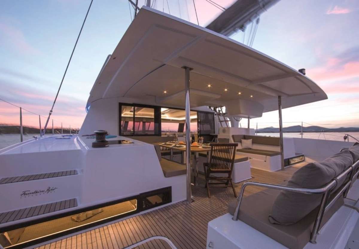 Luxury Crewed Catamaran DAYDREAMS photo 3