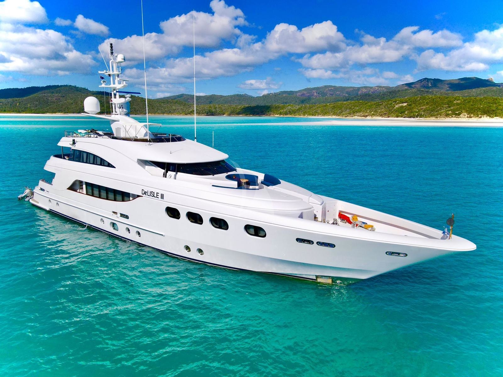 Luxury Crewed Motor Yacht DE LISLE III