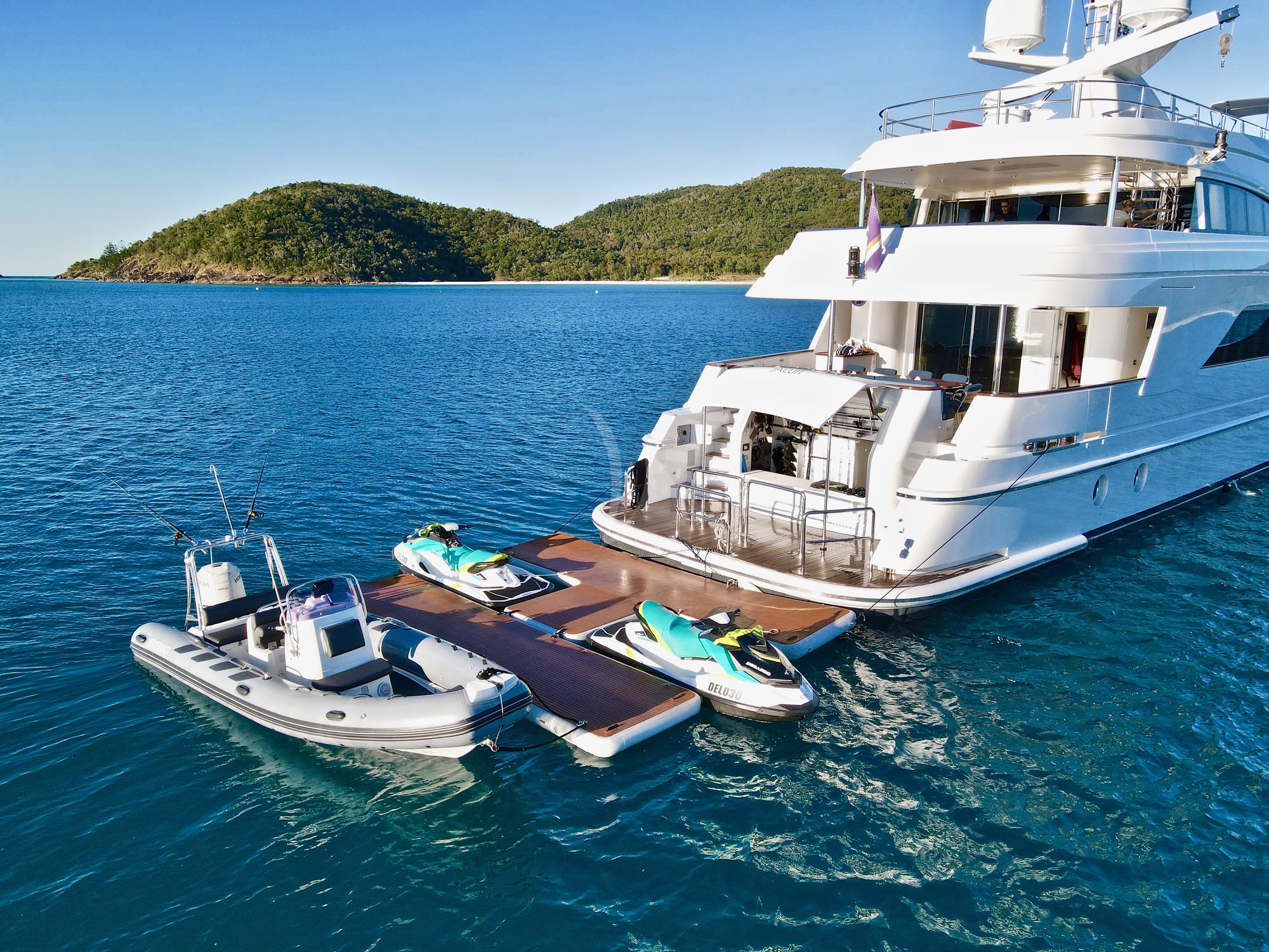 Luxury Crewed Motor Yacht DE LISLE III photo 4