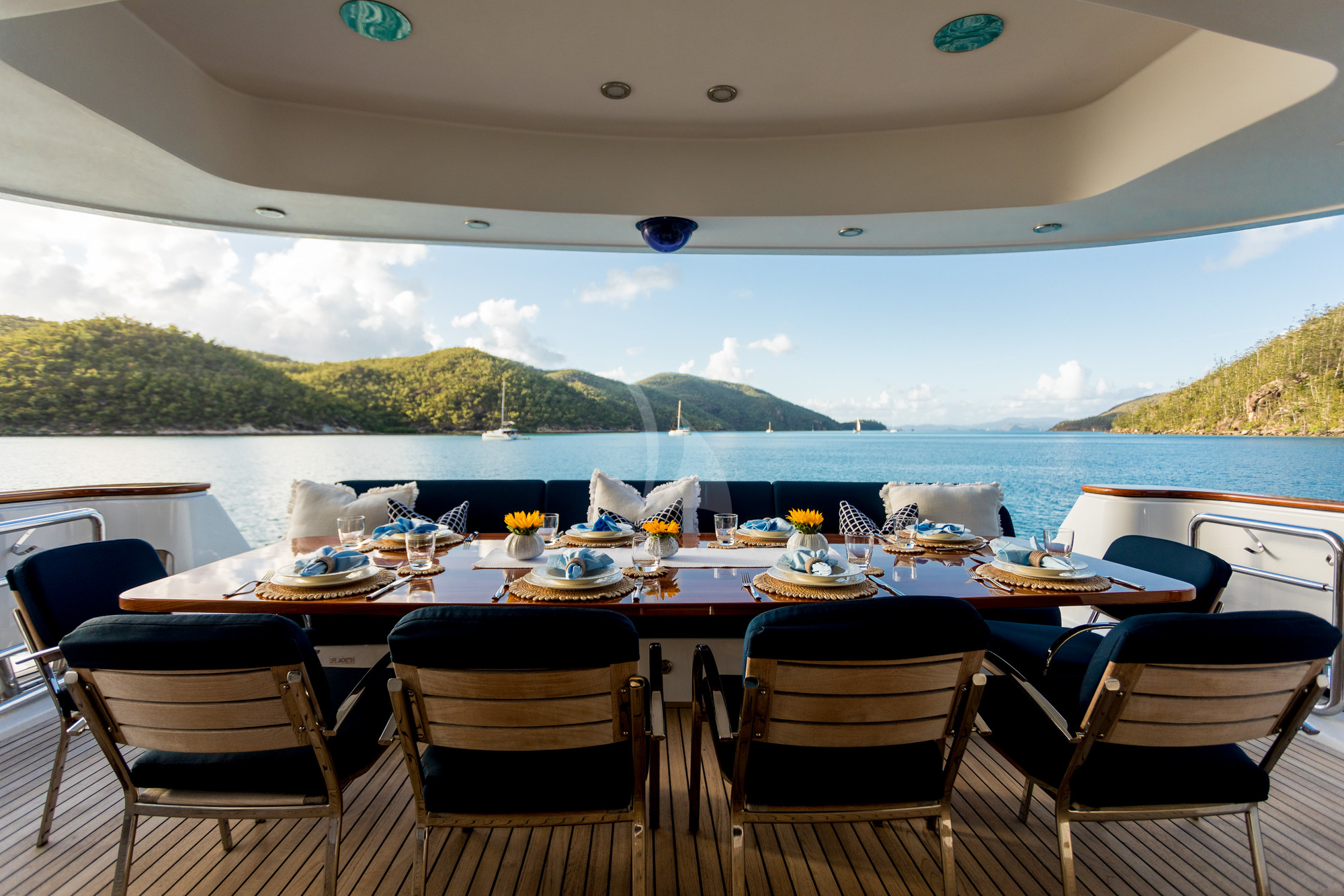 Luxury Crewed Motor Yacht DE LISLE III photo 6