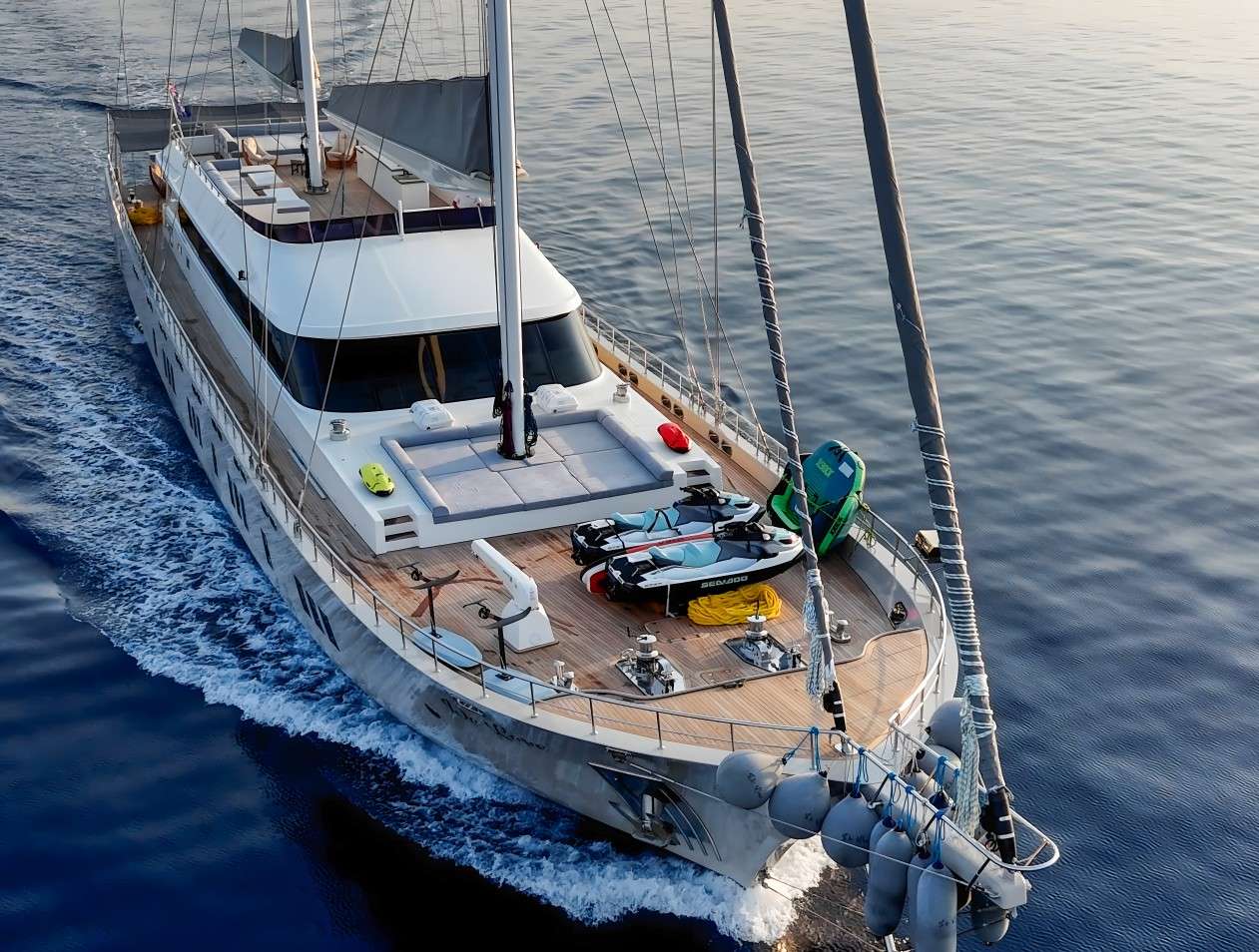 Luxury Crewed Sailing Yacht DE LOVE photo 3