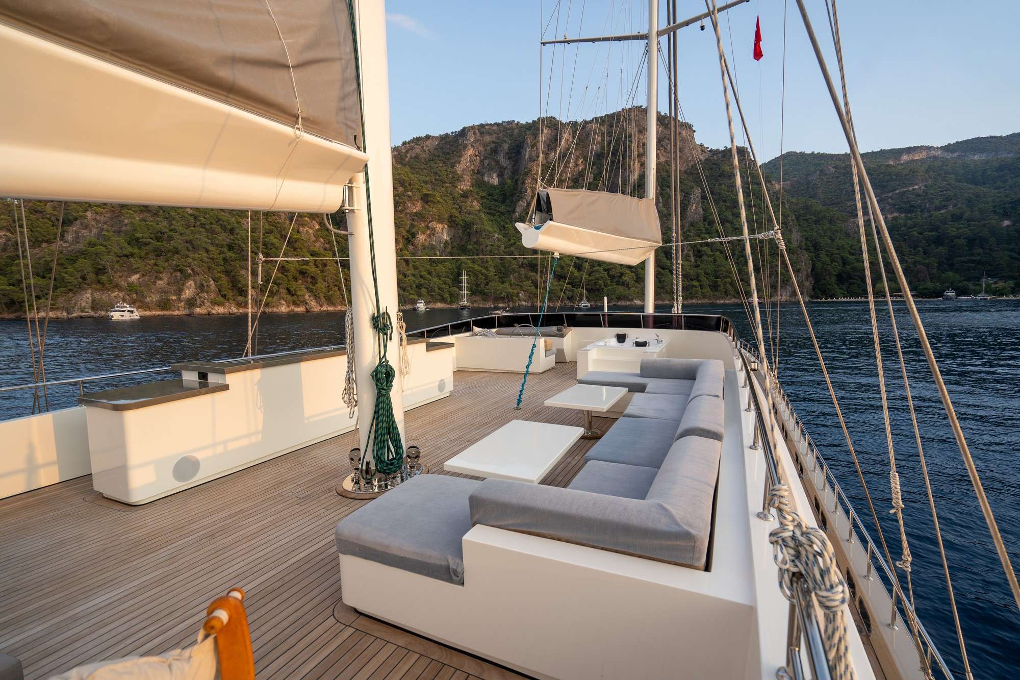 Luxury Crewed Sailing Yacht DE LOVE photo 5
