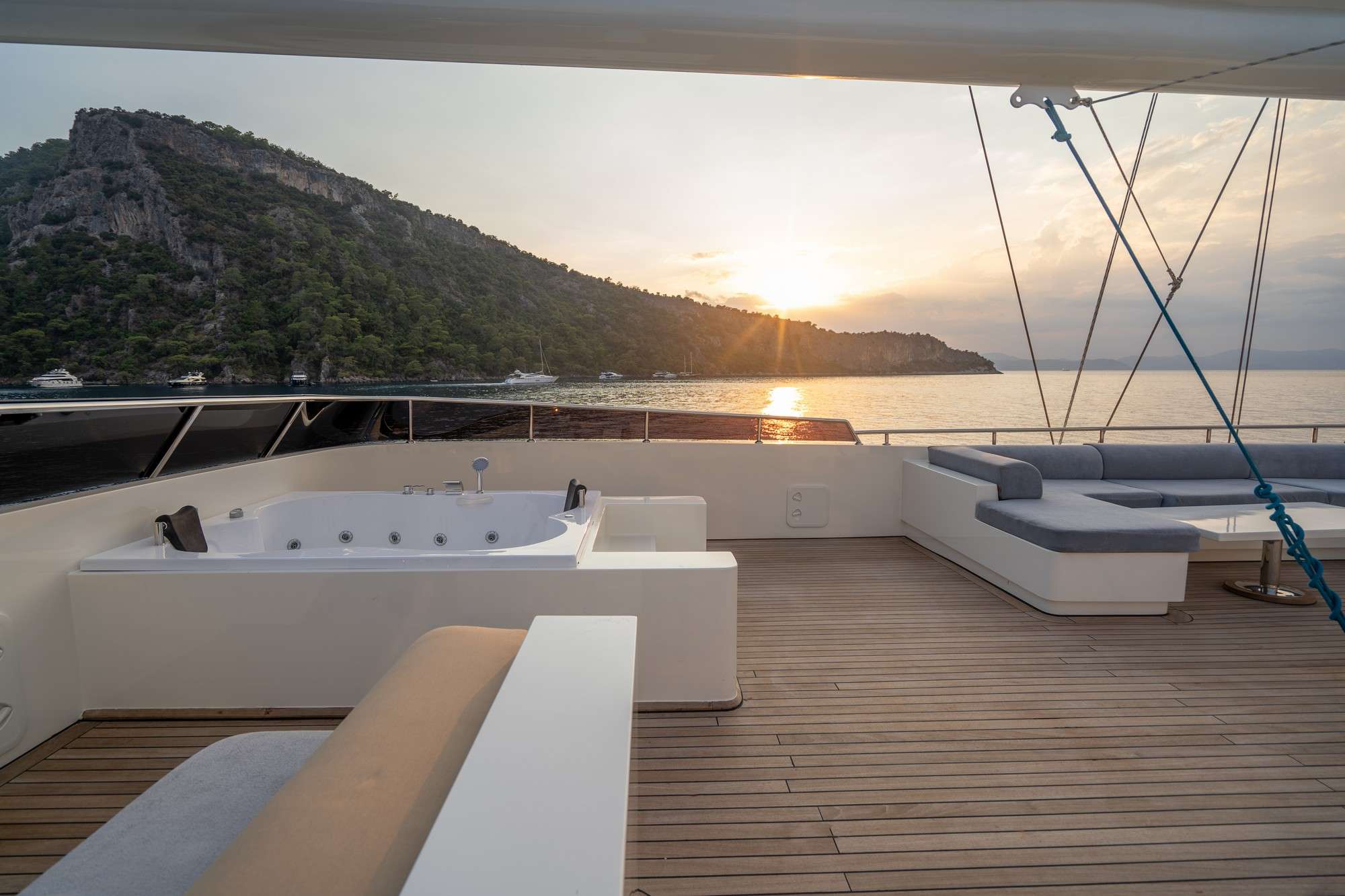 Luxury Crewed Sailing Yacht DE LOVE photo 7