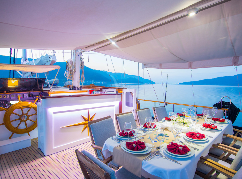 Crewed Sailing Yacht DEA DEL MARE photo 3