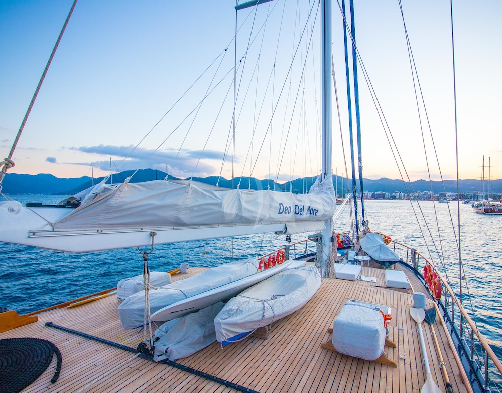 Crewed Sailing Yacht DEA DEL MARE photo 6