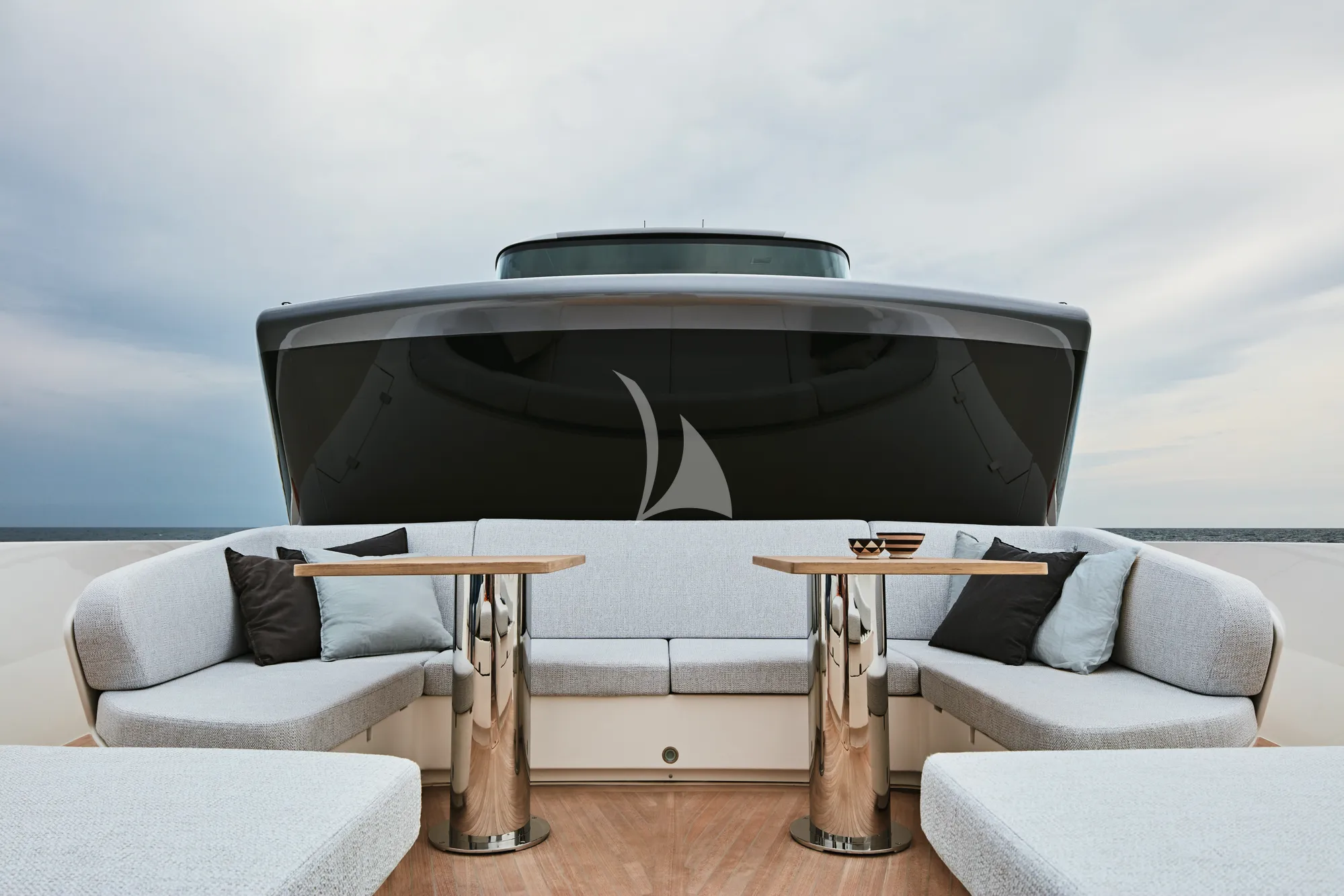 Luxury Crewed Motor Yacht DELLAGRAZIA photo 4