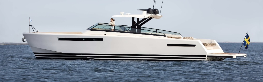 Crewed Motor Yacht Delta 60 Open photo 3