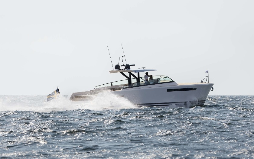 Crewed Motor Yacht Delta 60 Open photo 4