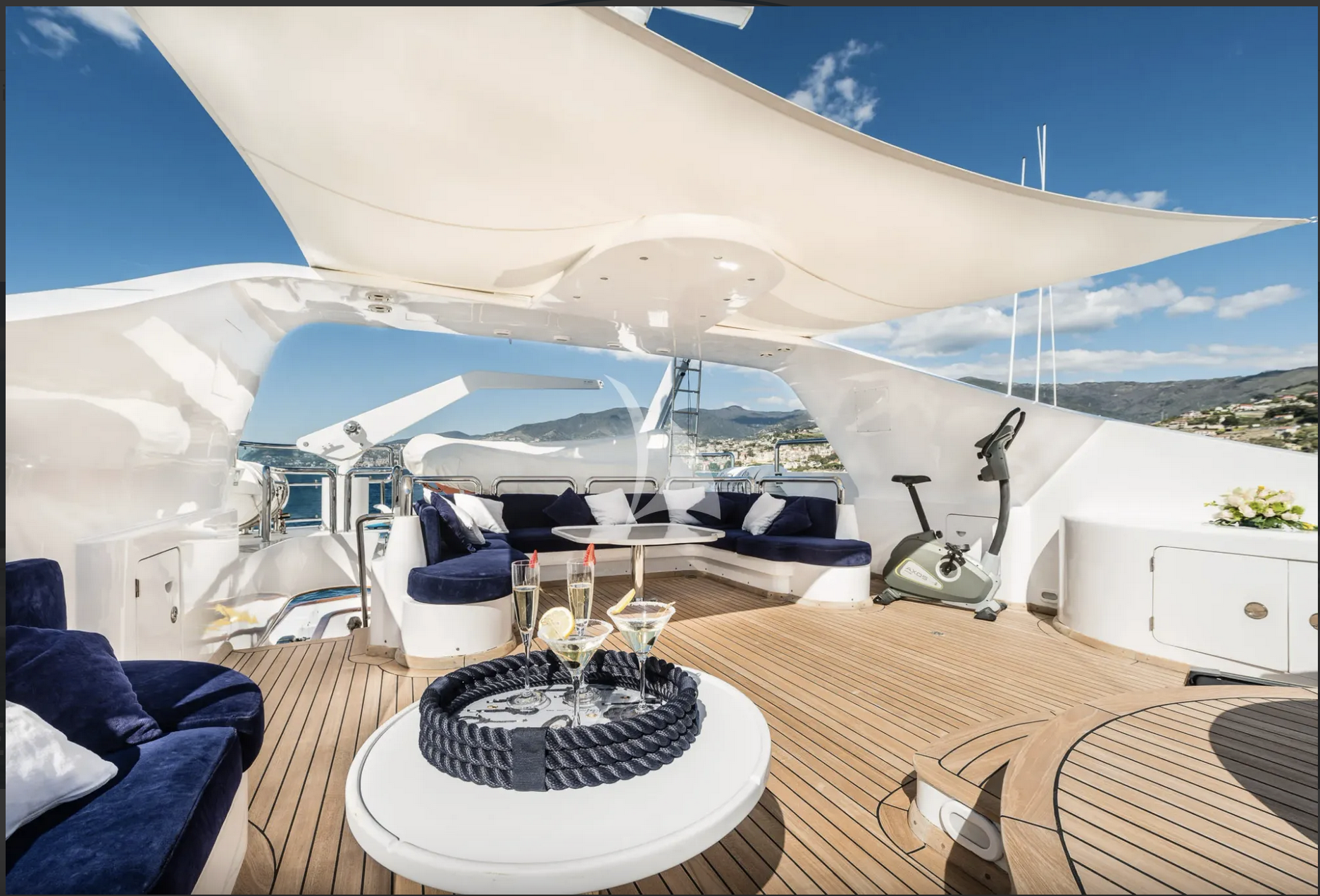 Luxury Crewed Motor Yacht DESAMIS photo 3