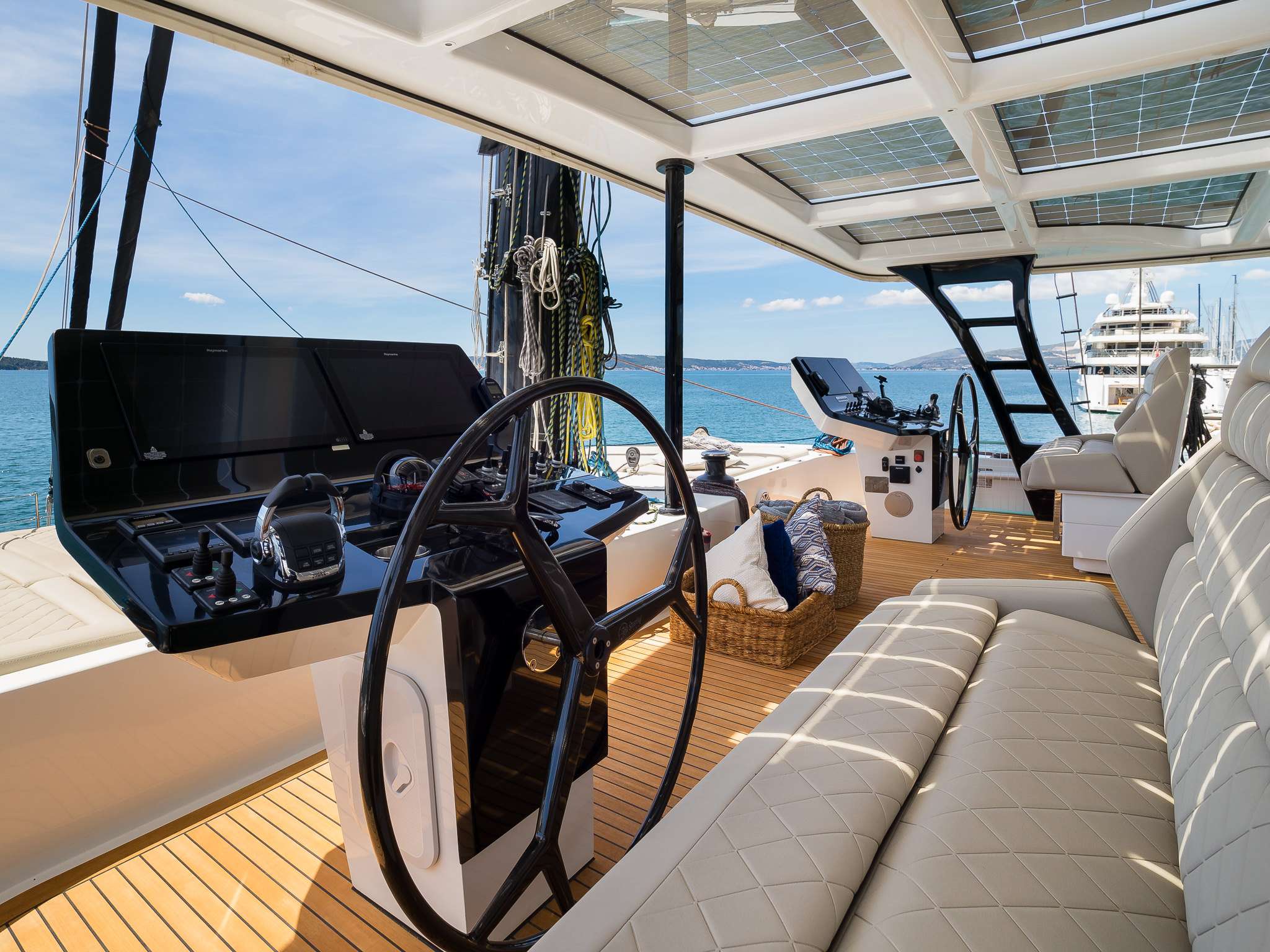 Crewed Catamaran DESSUS photo 5