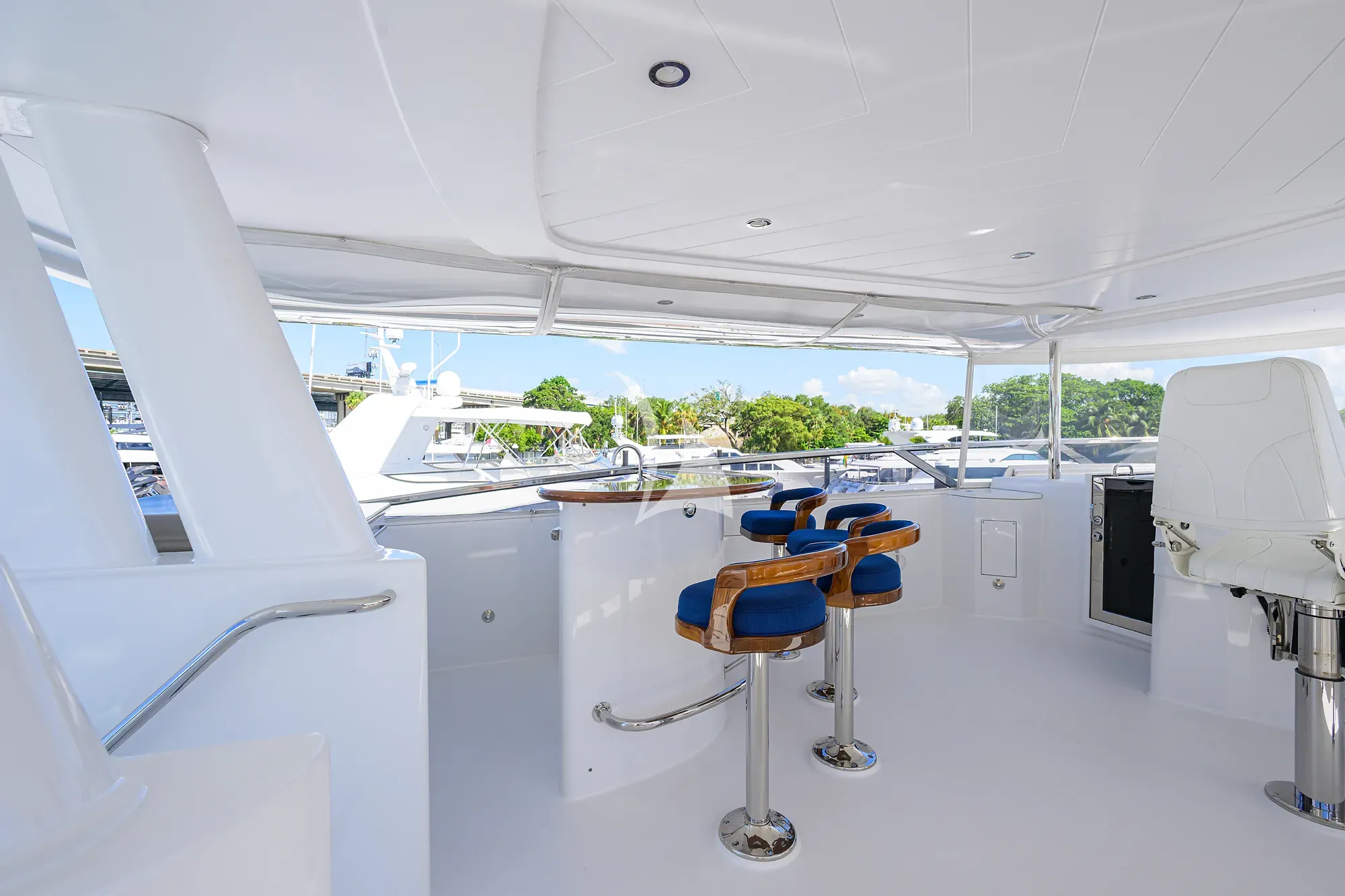 Crewed Motor Yacht DETERMINATION photo 7