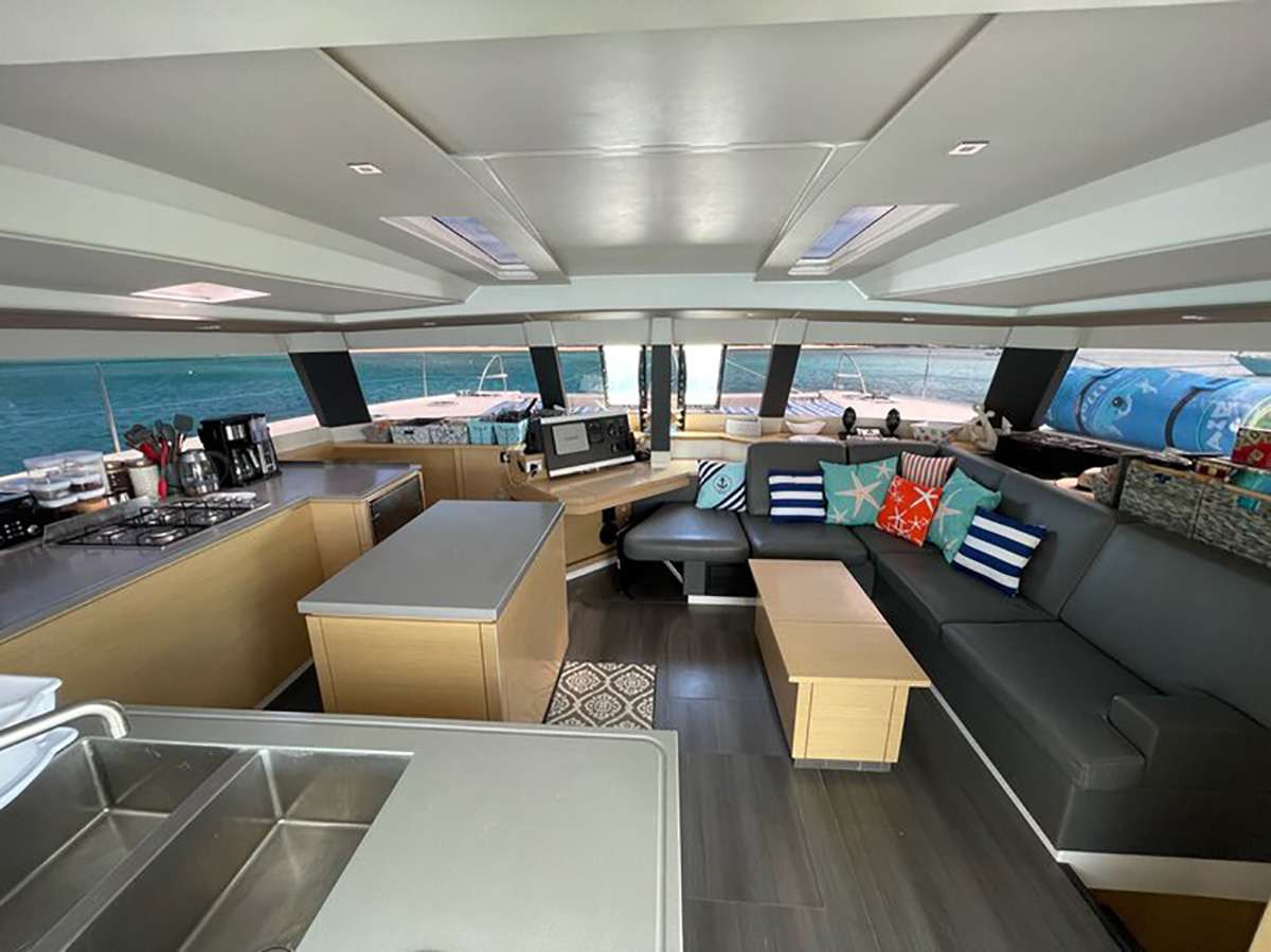 Crewed Catamaran DEVINE SAILING photo 8