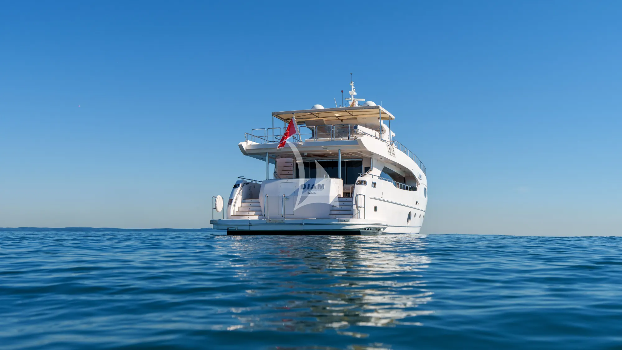 Luxury Crewed Motor Yacht DIAM photo 4