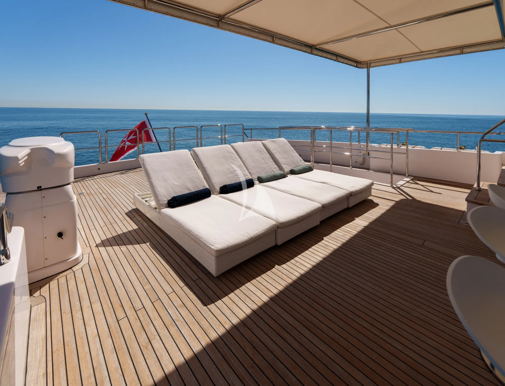 Luxury Crewed Motor Yacht DIAM photo 7