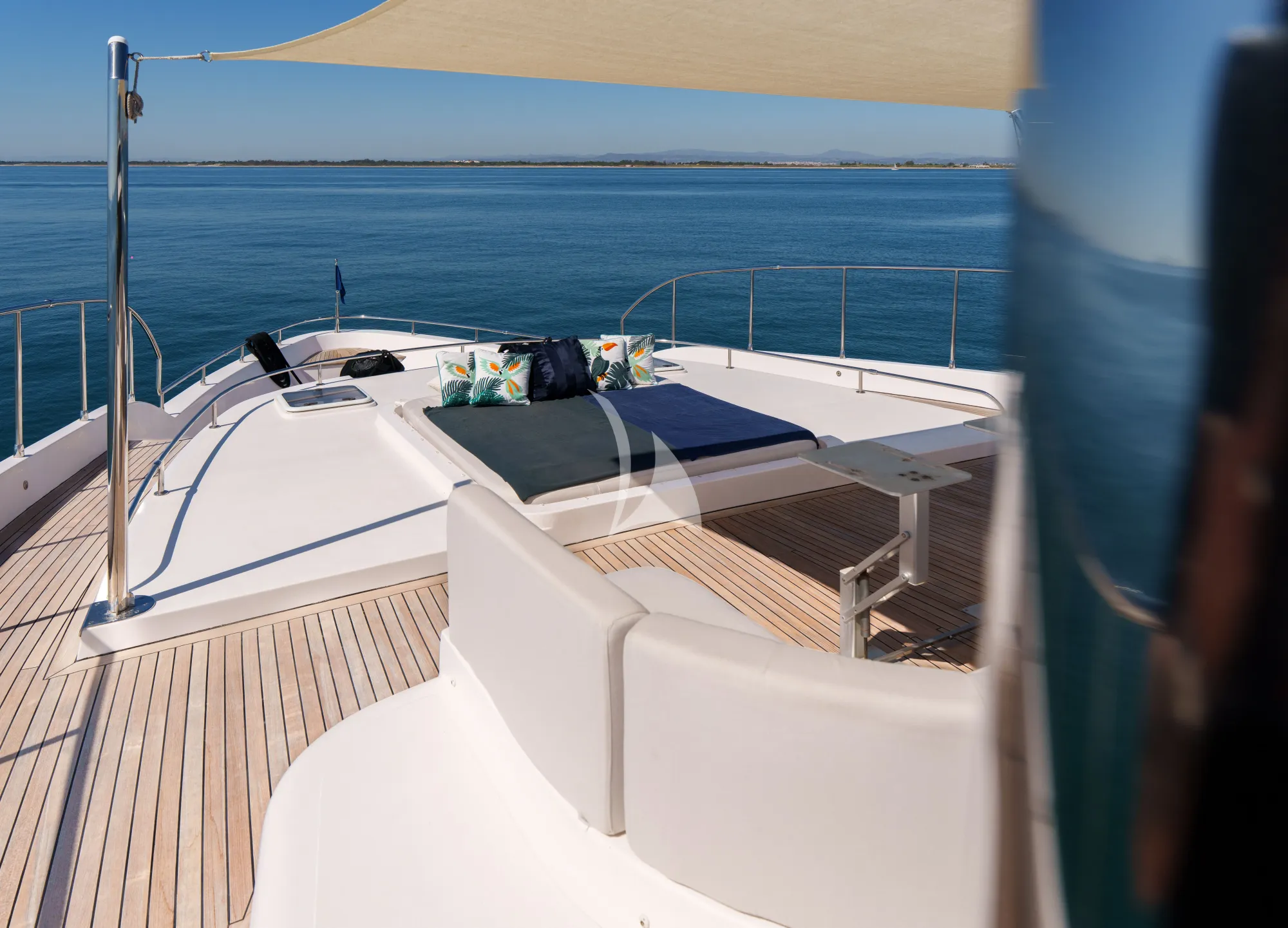 Luxury Crewed Motor Yacht DIAM photo 8