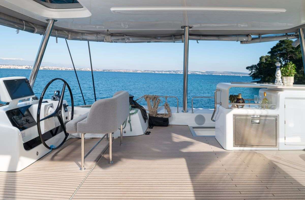 Crewed Catamaran DIAMOND DIVA photo 6