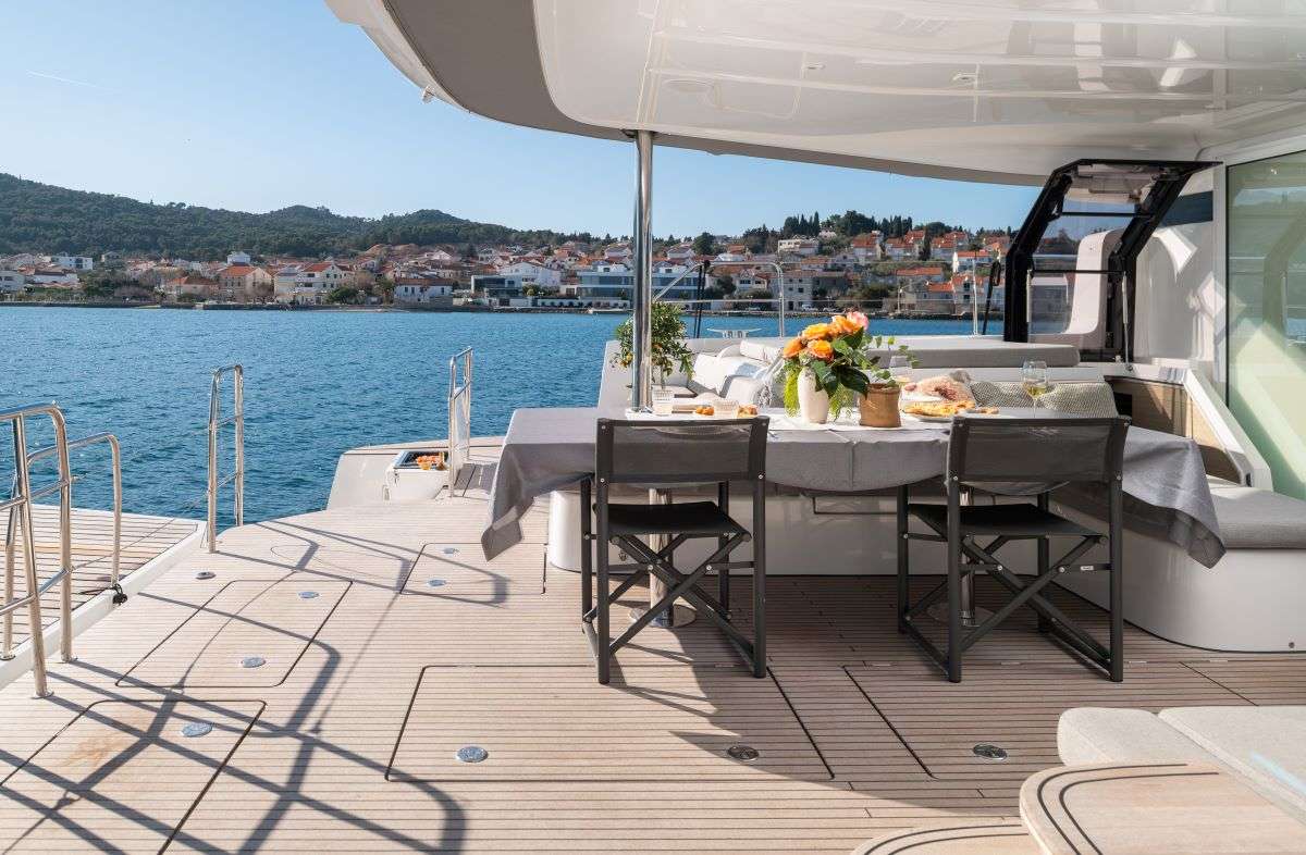 Crewed Catamaran DIAMOND DIVA photo 7