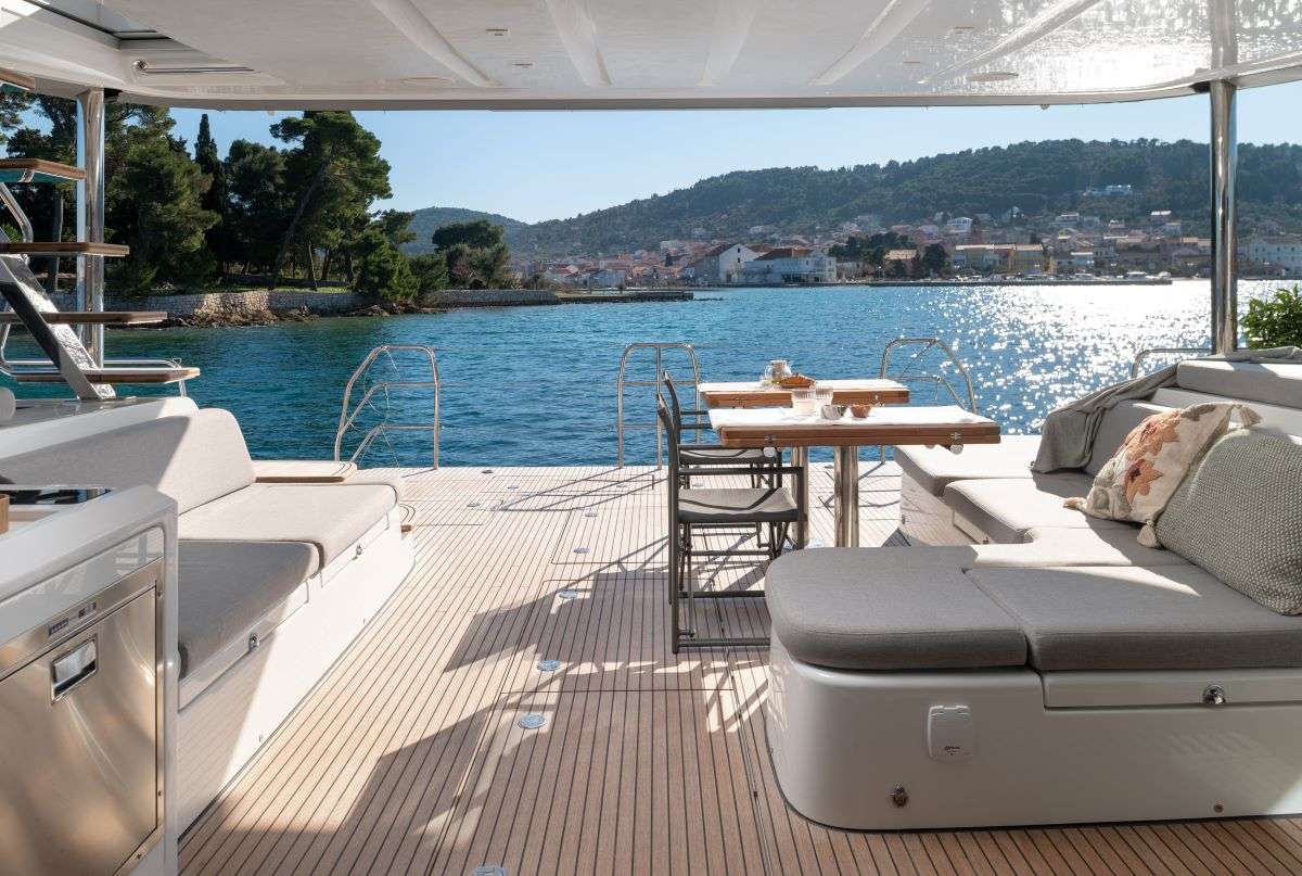 Crewed Catamaran DIAMOND DIVA photo 8