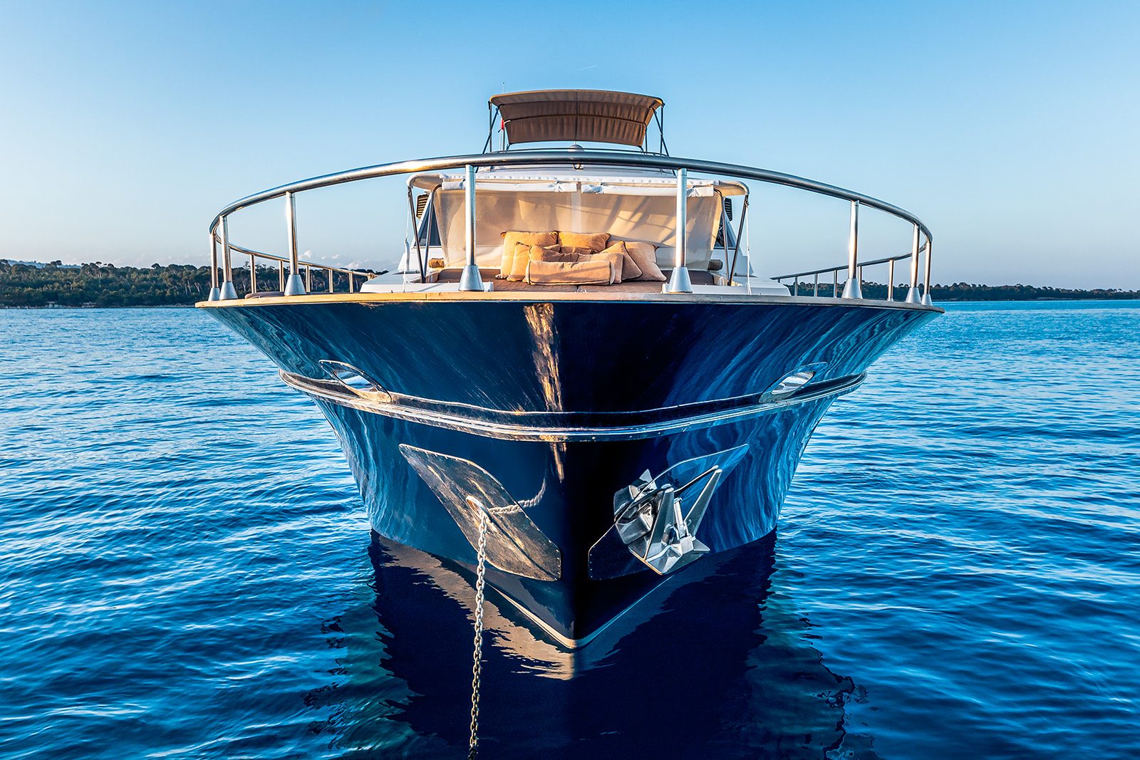 Crewed Motor Yacht DIAMS photo 3