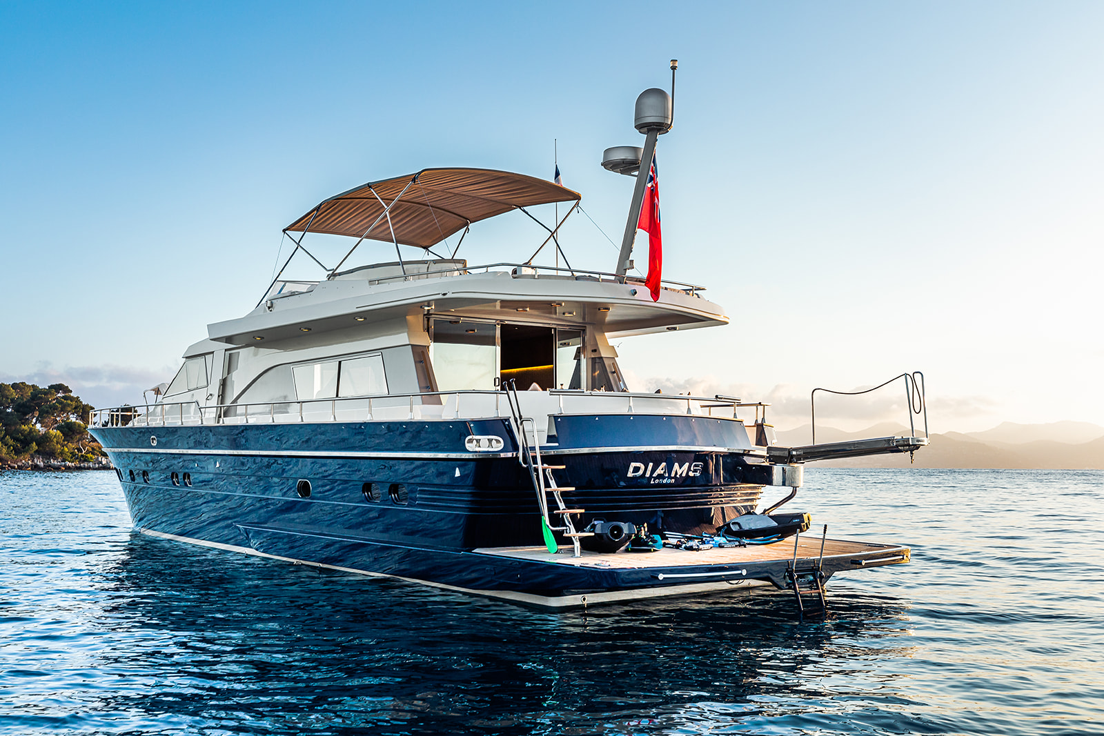 Crewed Motor Yacht DIAMS photo 4