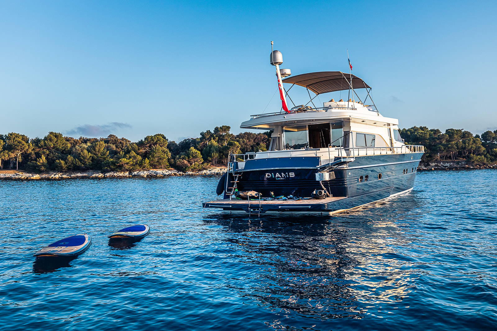 Crewed Motor Yacht DIAMS photo 5