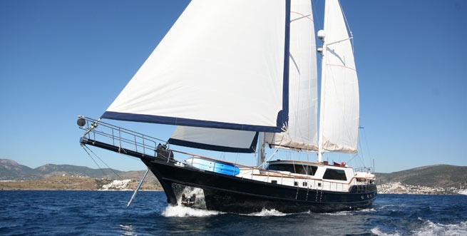 Crewed Sailing Yacht DIDI