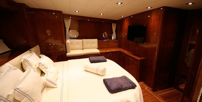 Crewed Sailing Yacht DIDI photo 8