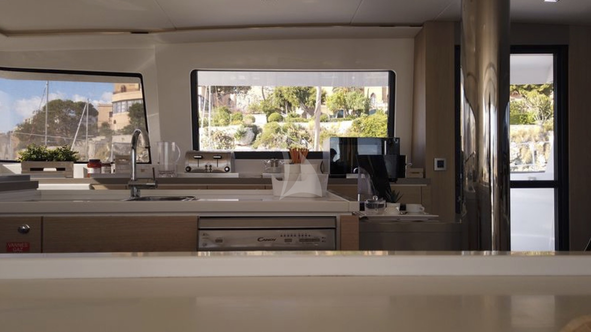 Crewed Catamaran DIDYMOS photo 7