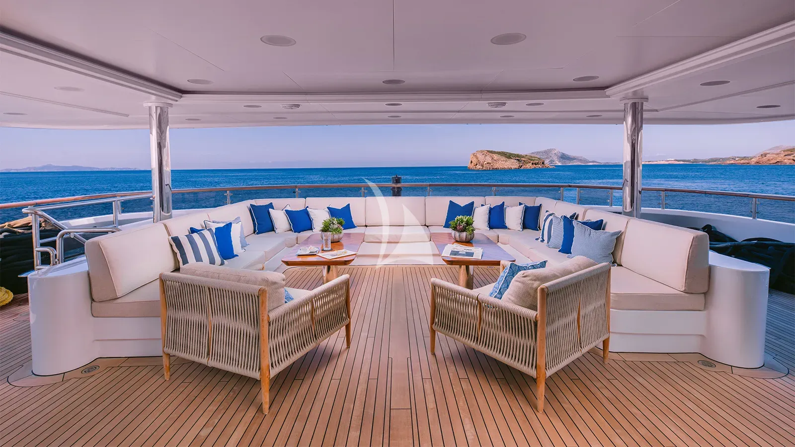 Luxury Crewed Motor Yacht DILARA photo 8