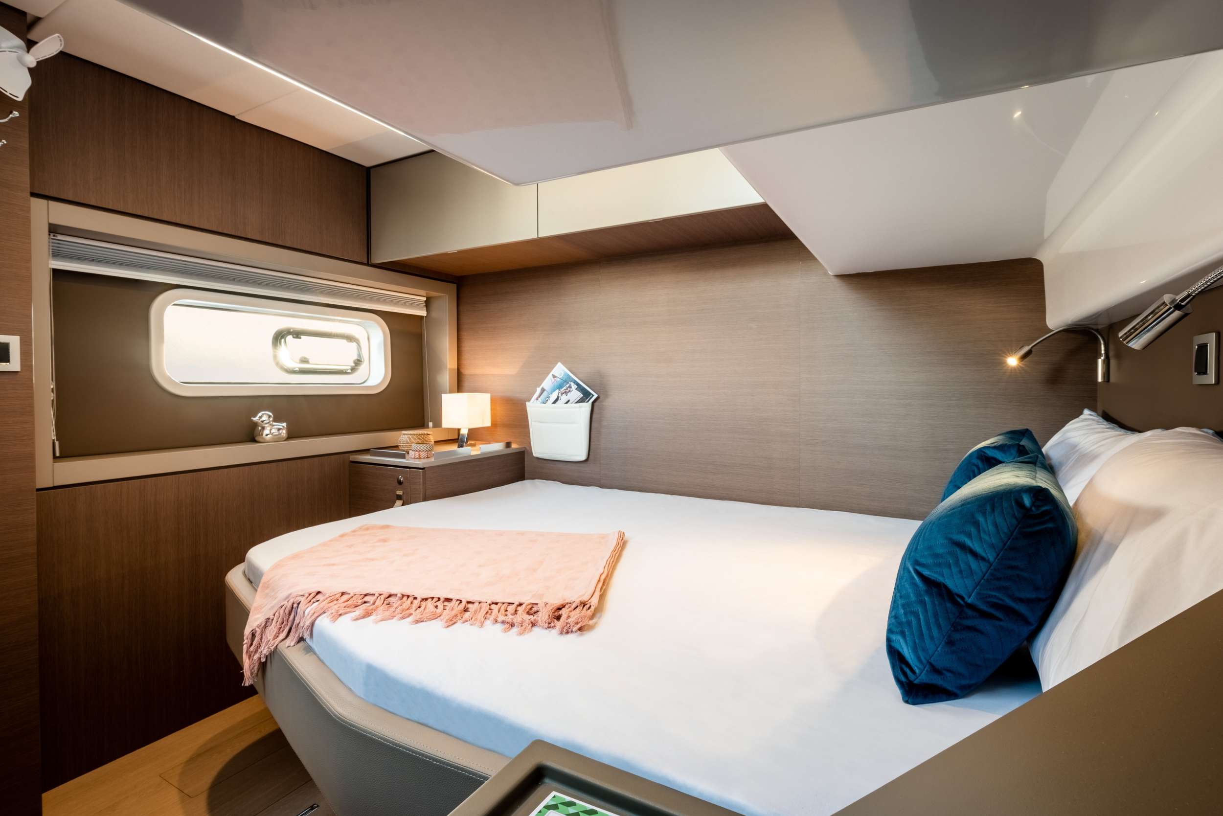 Crewed Catamaran DISFRUTON photo 8