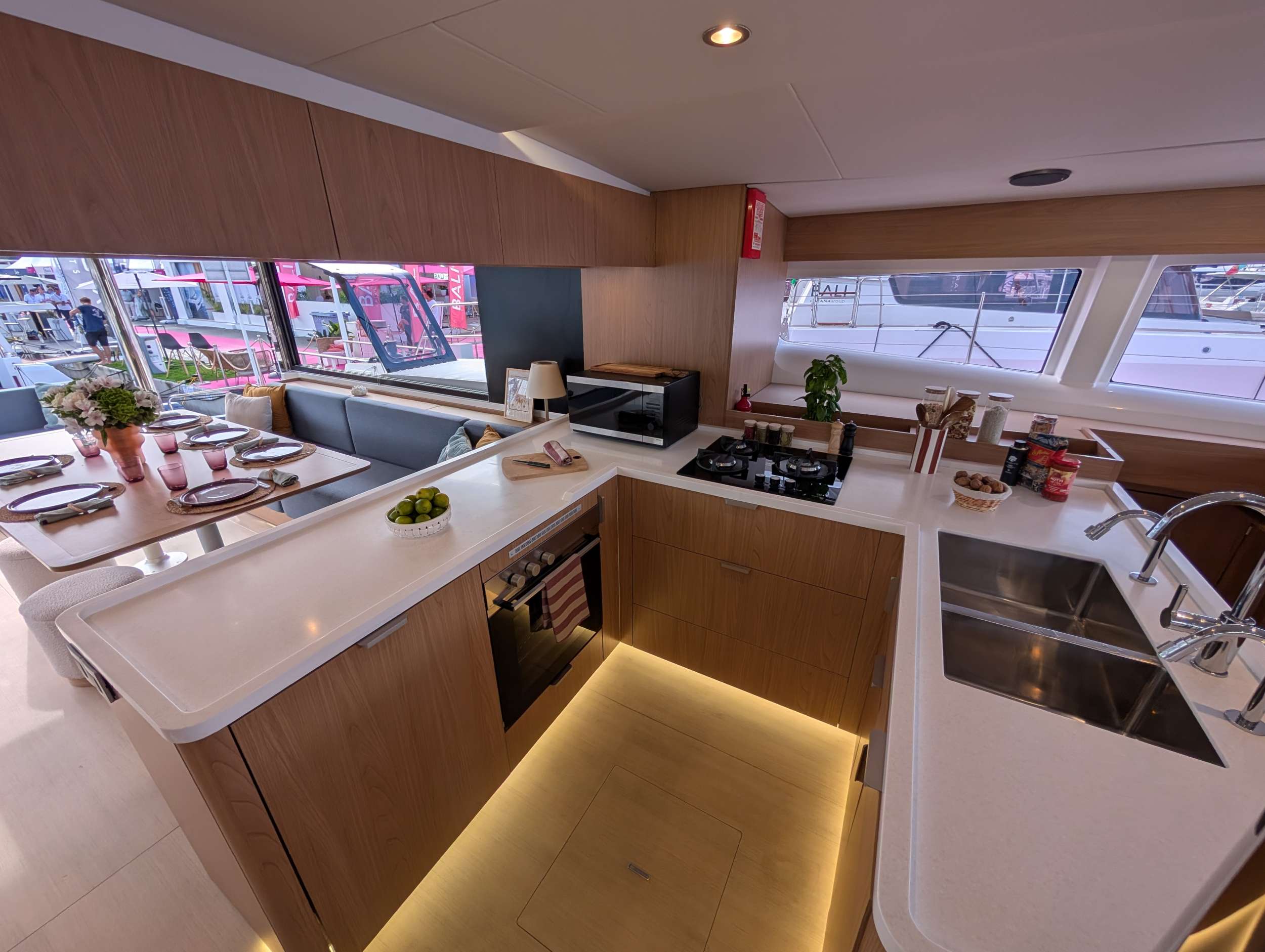 Crewed Catamaran DISFRUTONA photo 4