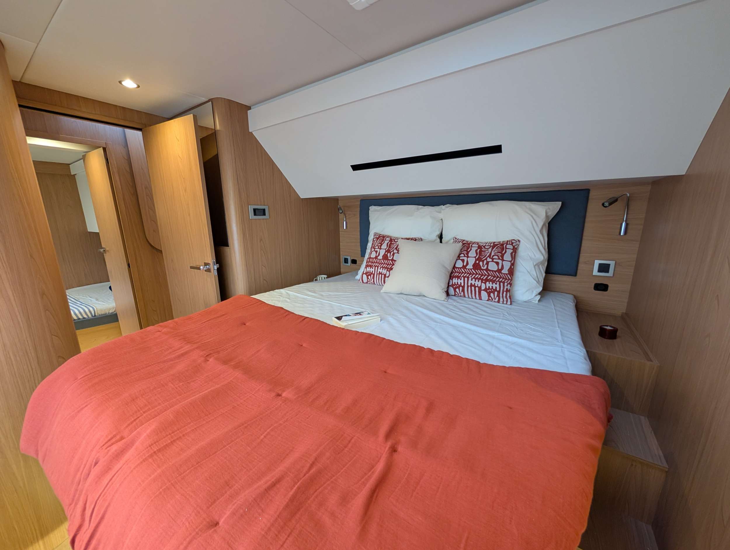 Crewed Catamaran DISFRUTONA photo 6