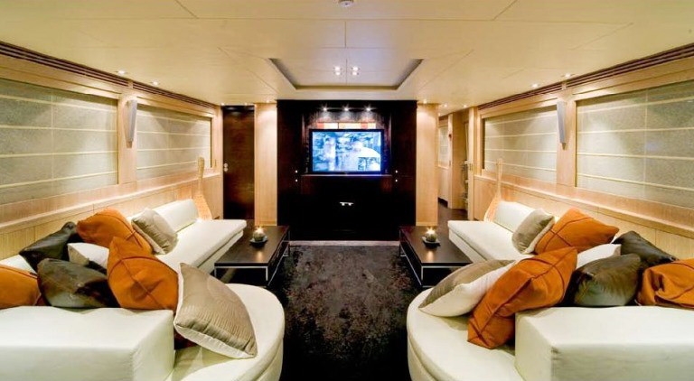 Luxury Crewed Motor Yacht DOLCEAQUA photo 5